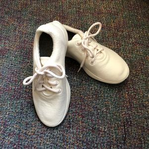 Unworn allbirds sneakers